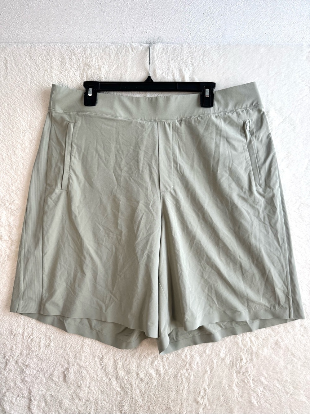 Athleta Brooklyn Bermuda Shorts Women’s 18 Sage Green 9” Pockets Stretch Hiking
